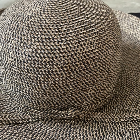 Beautiful Straw Hat for Summer - Picture 3 of 8